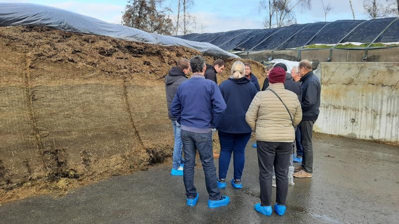 Tijdens het thematisch uitwisselingsmoment (TUM) georganiseerd door B3W bij  melkveehouder Nick Guns, is de teelt van méteil uitgebreid aan bod gekomen.