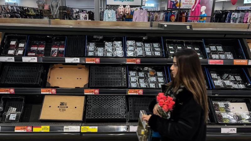 De minister zegt van de supermarkten te willen horen hoe ze de problemen aanpakken en hoe die in de toekomst kunnen worden vermeden.