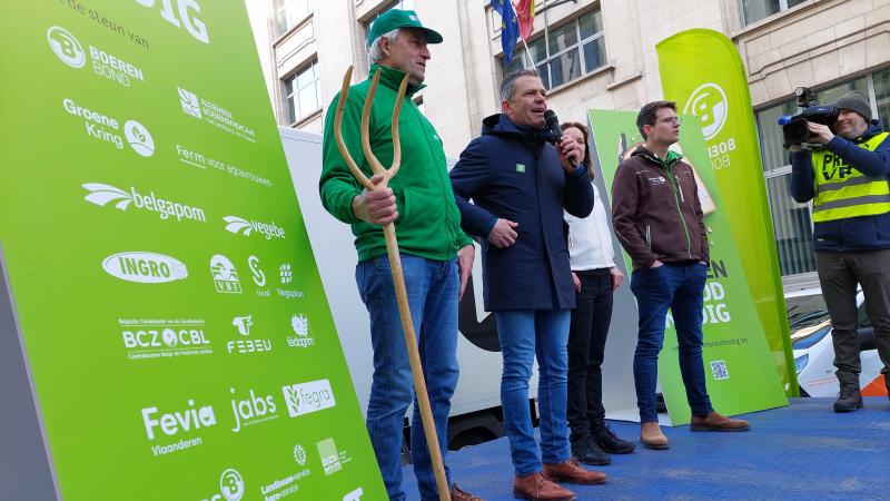Hendrik Vandamme, voorzitter ABS, Lode Ceyssens, voorzitter Boerenbond, Nik Van Gool, voorzitter Ferm voor agravrouwen en Bram Van Hecke, voorzitter Groene Kring namen het woord tijdens de tractorenactie.