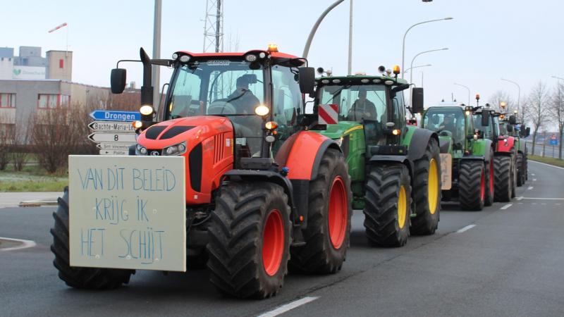 De docenten Landbouw en Agro-industrie van campus Roeselare van hogeschool Vives vragen rechtszekerheid op lange termijn, zodat landbouwers vanuit een duurzaamheidskader de juiste technologische investeringen kunnen doen.