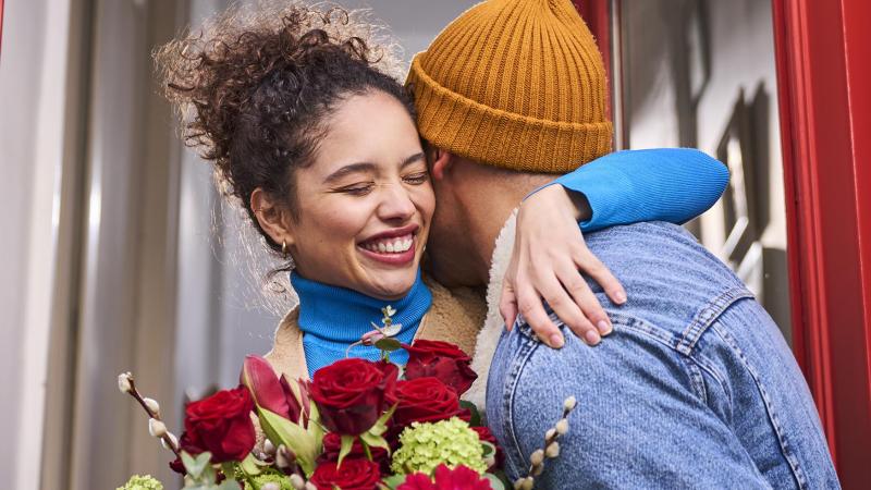 De VLAM-promotiecampagne ‘Word ook een gever’ moedigt consumenten aan om bloemen en planten te schenken aan hun dierbaren.