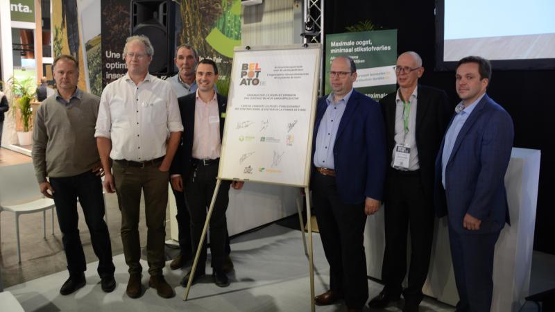 Vertegenwoordigers van de 5 leden van Belpotato.be ondertekenden de hernieuwde versie van de gedragscode op Interpom.