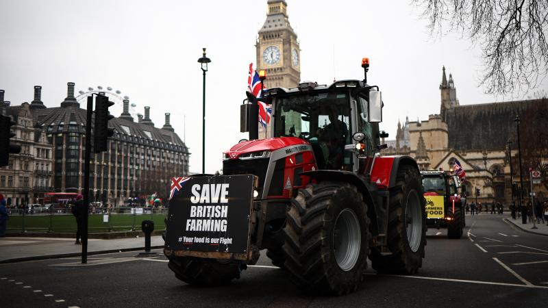Boeren voeren op 10 februari voor de Big Ben actie tegen veranderingen aan de regels voor successierechten voor boerderijen.