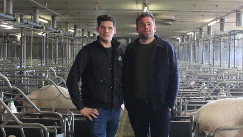 Wim Ballieu (links) heeft in zijn verhaal van de gevulde gehaktballen van  Balls & Glory altijd ook het verhaal meegenomen van zijn leveranciers,  zoals Reinard (rechts).