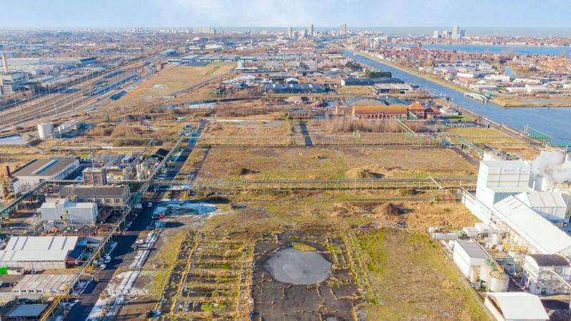 In de haven van Oostende bouwt BioFertiCol een nieuwe meststoffenfabriek.