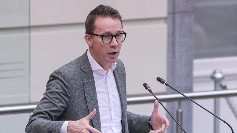 Vlaams landbouwminister Jo Brouns (cd&v) wees in de commissievergadering Landbouw van het Vlaams Parlement op 19 maart naar stappen die genomen zijn richting administratieve vereenvoudiging.