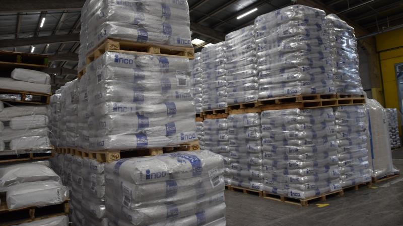 Importheffingen verstoren duidelijk de handel van melkpoeder, een internationaal verhandeld product. Amerikaans mageremelkpoeder doet het helemaal slecht met nog maar 2.350 euro/ton.