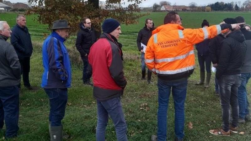 Kennisuitwisseling tussen landbouwers.