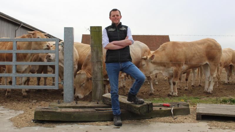 Bart Maertens is behalve beenhouwer ook veehouder op Hoeve Hagebos in Zuienkerke.