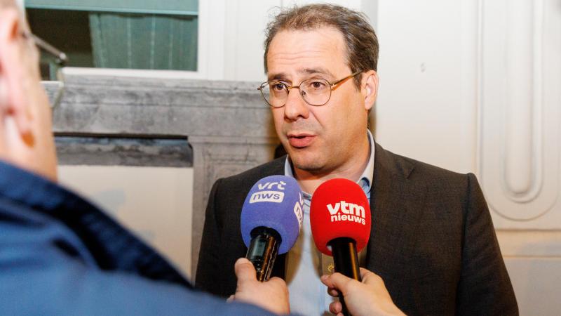 Federaal minister van Werk, Economie en Landbouw Clarinval verwacht tegen 30 juni concrete voorstellen van zijn collega-ministers op het vlak van administratieve vereenvoudiging.