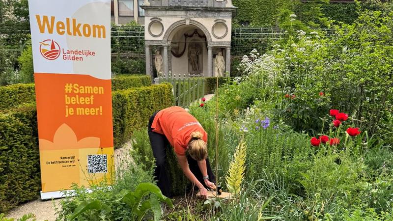 Landelijke Gilden lanceert de campagne Blik op Bodem, die bewustwording moet creëren over de gezondheid van de bodem, met een focus op waterdoorlaatbaarheid.