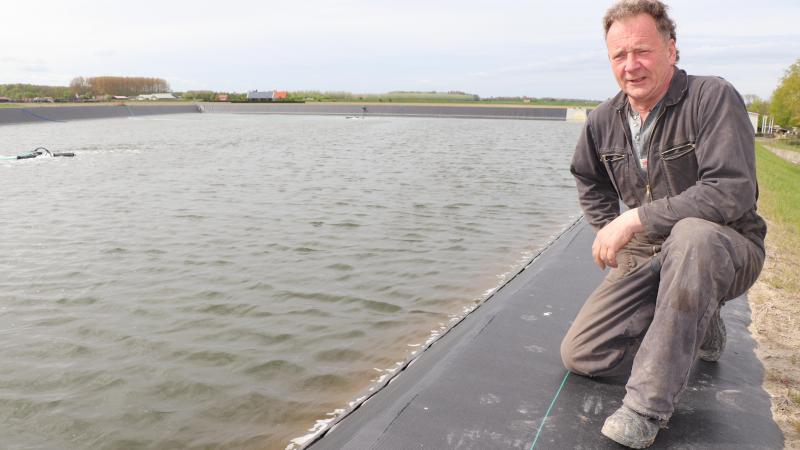 Door verzilting is een eigen zoetwaterbassin nodig. Michael Schippers: “Op een gegeven moment was het water in onze sloten bijna vergelijkbaar met zeewater.”