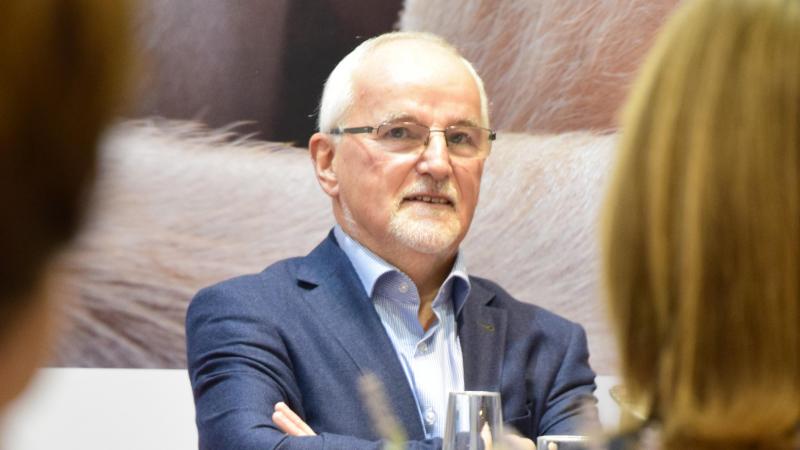 Na een loopbaan van 43 jaar op de redactie van Landbouwleven ging André De Mol op 30 juni 2016 met welverdiend pensioen.