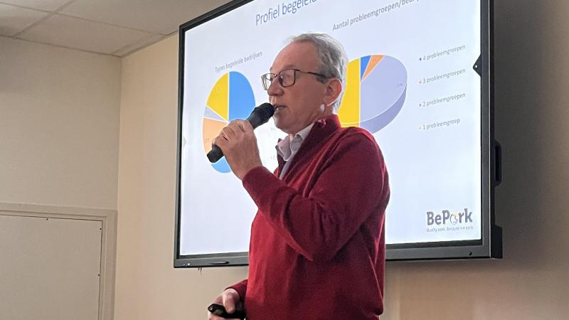 Een coach erkend door Belpork vzw licht zijn werk en ervaringen toe op varkensbedrijven die momenteel reeds begeleid worden via het BePork-lastenboek.