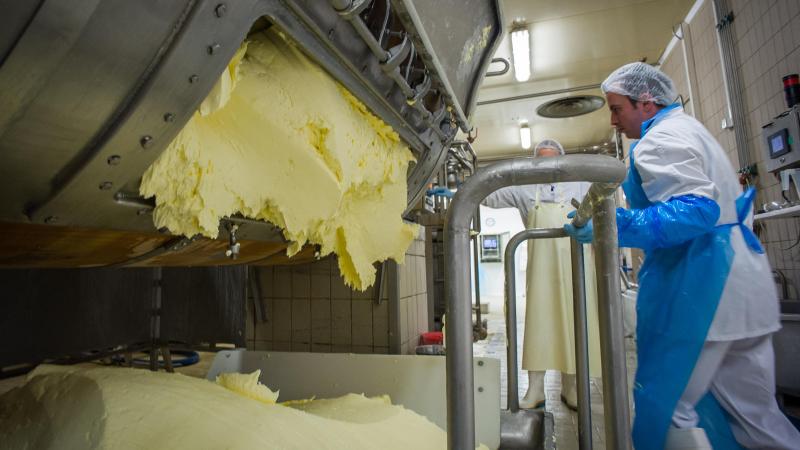 Het warme weer doet de ijsconsumptie pieken en de vraag naar room toenemen. Daardoor stijgt de Europese boterprijs.