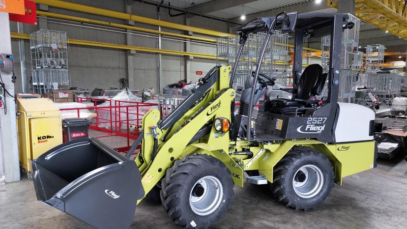 De Hoflader 2527 van Fliegl kwam tot stand door de overname van deze  wiellader van Kaweco.