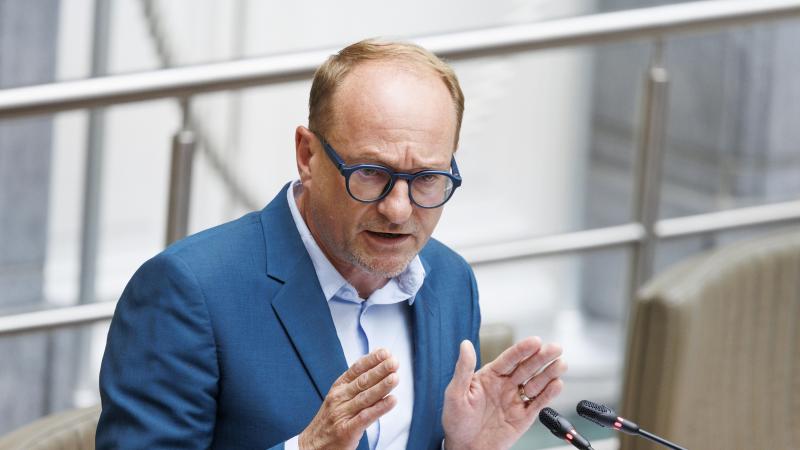 Minister voor Dierenwelzijn Ben Weyts vindt het moeilijk te verantwoorden dat wolven van bescherming genieten.