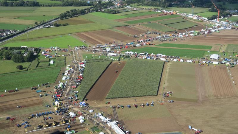 Vanuit de lucht zijn de  120 ha demoterreinen nog indrukwekkender.