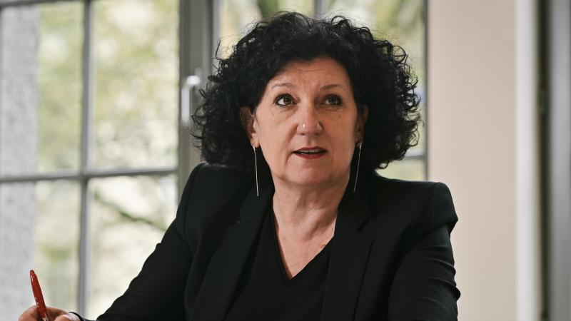 Annemie Turtelboom maakt zich als lid van de Europese Rekenkamer zorgen over een meerjarenbegroting van de EU met nationale partnerschappen als basis.
