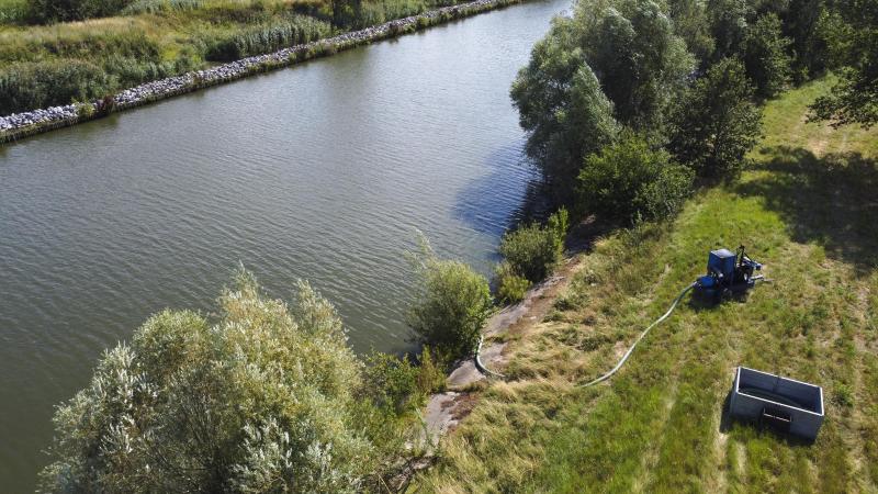 In 8 onttrekkingszones in Oost-Vlaanderen mag je vanaf 16 oktober terug water oppompen uit onbevaarbare waterlopen en publieke grachten.