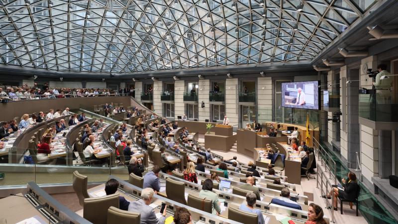De Vlaamse meerderheid dringt er bij haar eigen regering op aan om met een plan op de proppen te komen om PFAS-houdende pesticiden uit te faseren.
