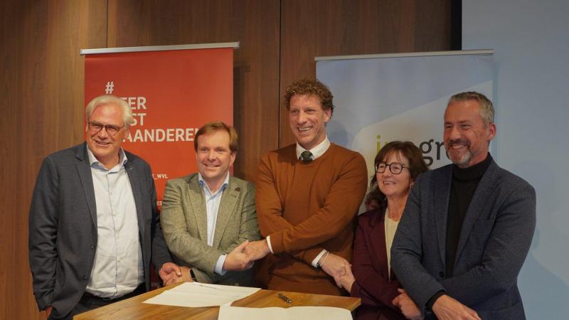 De Provincie West-Vlaanderen, Inagro, Belgapom en Vegebe hebben een overeenkomst ondertekend om de waterkwaliteit versneld te verbeteren.