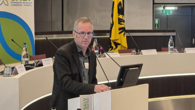 Joost Dessein sprak op het eerste forum over de Vlaamse landbouwvisie in het Vlaams parlement, maar ironisch genoeg miste hij juist visie op het event.
