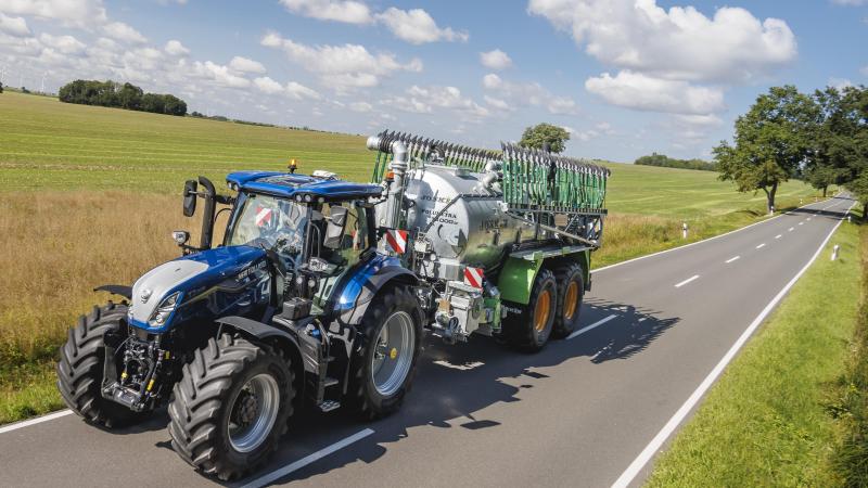 New Holland wijzigt zijn standaard blauwe kleur naar ‘Dynamic Blue’.