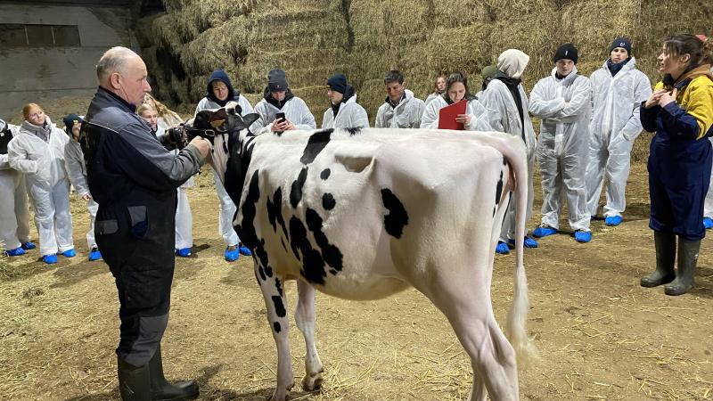 Voor het eerst kunnen landbouwscholieren uit heel Vlaanderen deelnemen aan de scholencompetitie ‘Clippen en Showmanship’ tijdens Agro-Expo.