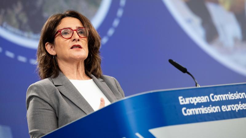 We blijven ons inzetten voor de Green Deal, die onze toekomst beschermt en onze bedrijven een competitief voordeel geeft. Maar we moeten ons ook aanpassen aan snel veranderende wereld, zei Eurocommissaris voor Milieu Jessika Roswall.