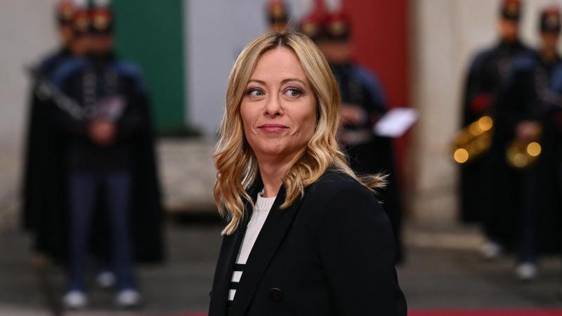 Dat Italië een finale beslissing wil uitstellen betekent niet dat Italië in se tegen het handelsakkoord is.