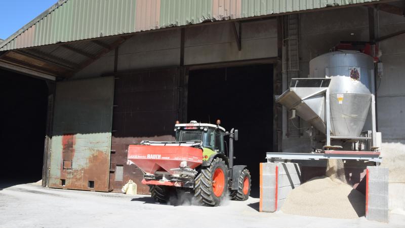 De EU wil invoerheffingen op kunstmeststoffen tijdelijk opschorten.