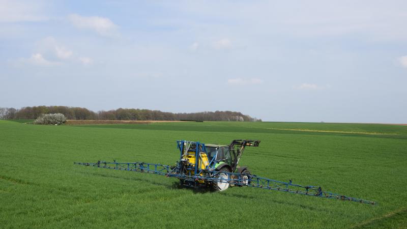 Frankrijk verbiedt de import en verkoop van plantaardige producten die behandeld zijn met gewasbeschermingsmiddelen die in de Europese Unie verboden zijn.