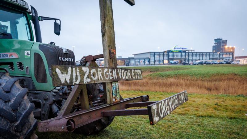 De blokkade van de luchthaven van Oostende door boeren uit protest tegen Mercosur blijft duren.