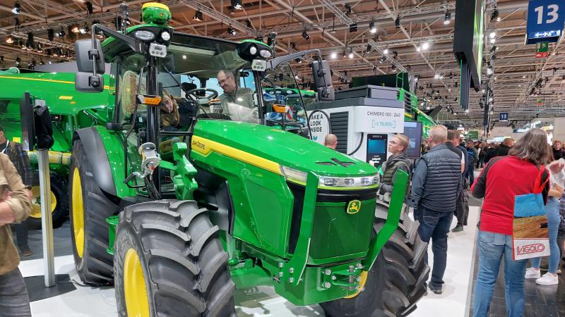 John Deere en Kreisel werkten een volledig elektrisch aangedreven tractor uit.