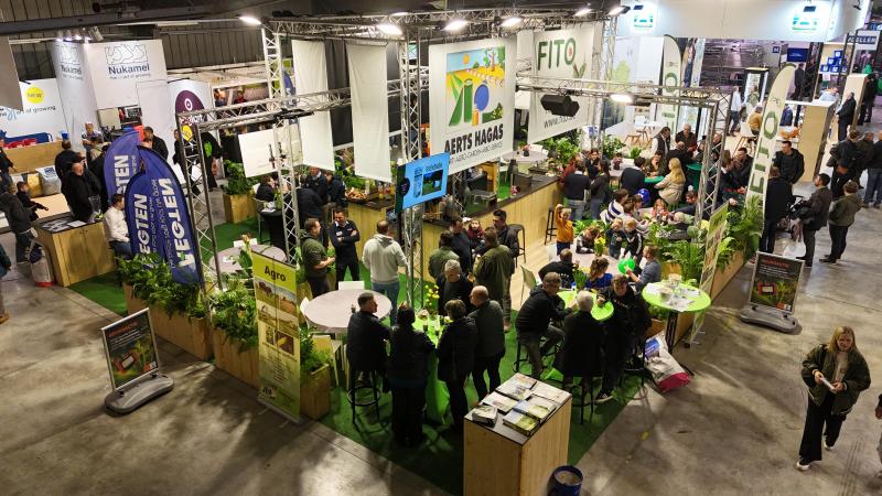 De Agridagen staan ook voor ontmoetingen met collega’s, contacten en leveranciers. Er heerst steeds een gezellige drukte op de standen.