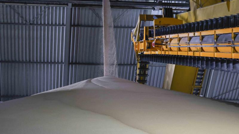 De Europese Commissie stelt voor om gedurende een jaar invoertaksen op verschillende meststoffen op te schorten.