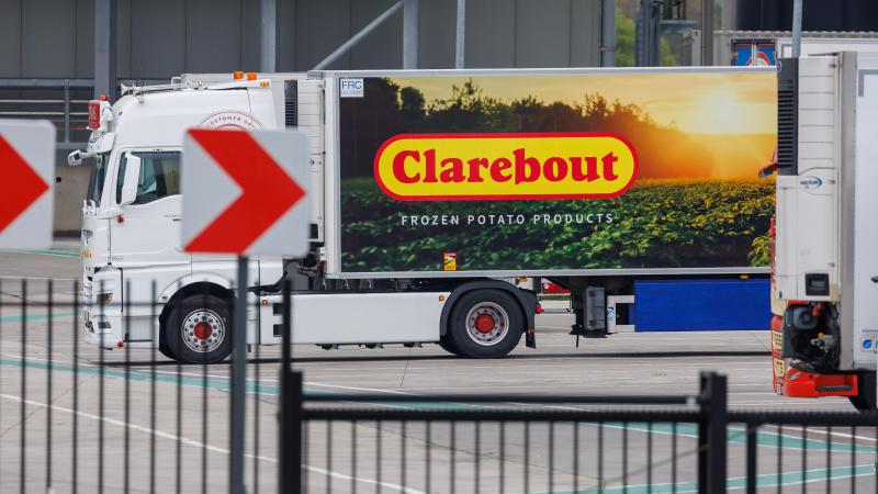 Na hun tijdelijke werkloosheid van 11 tot 23 maart zijn de ruim 300 arbeiders van Clarebout Potatoes intussen weer aan de slag.