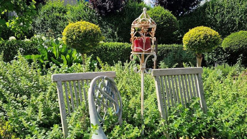 De tuin anno 2026: alles mag wat minder strak, maar het blijft genieten.