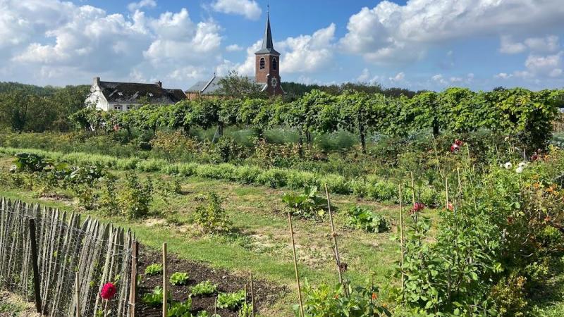 Het boek inspireert lokale besturen om agro-ecologie te laten floreren op publieke gronden.