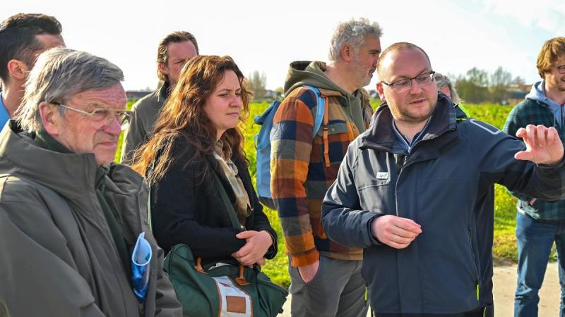 De deelnemers kregen bij de start van het AEP-Pulse-project een rondleiding bij de testopstelling van Inagro.