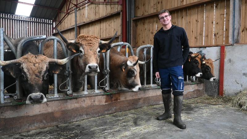 Gilles Herbecq is zijn vader gevolgd in zijn passie. De boerderij telt vandaag zowat 50 dieren.
