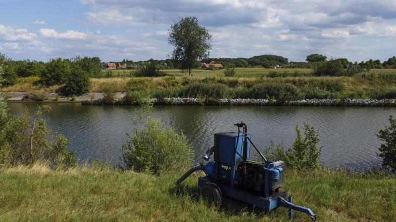 West-Vlaams gouverneur Carl Decaluwé voert een tijdelijk onttrekkingsverbod in voor de stroomgebieden van de Rivierbeek en de Blankaart.