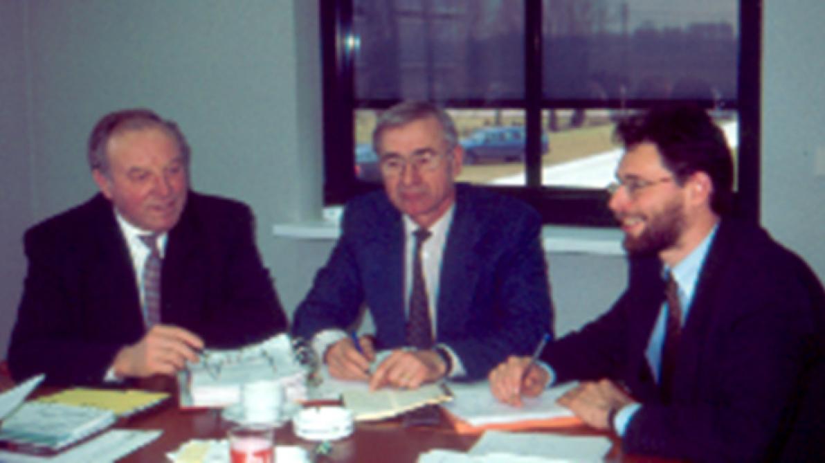 Links: Jozef Cornelis, voorzitter van het dagelijks bestuur.
In het midden: Gilbert Ampe, toenmalig coördinator in Beitem.
Rechts: Marc Goeminne, coördinator van PCA in Kruishoutem.