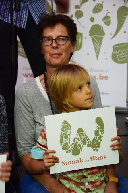 Groente- en zachtfruitteler Tine Van Ackere van de Kleibeek in Sint-Pauwels wil de consument opnieuw vertrouwd maken met de landbouw.