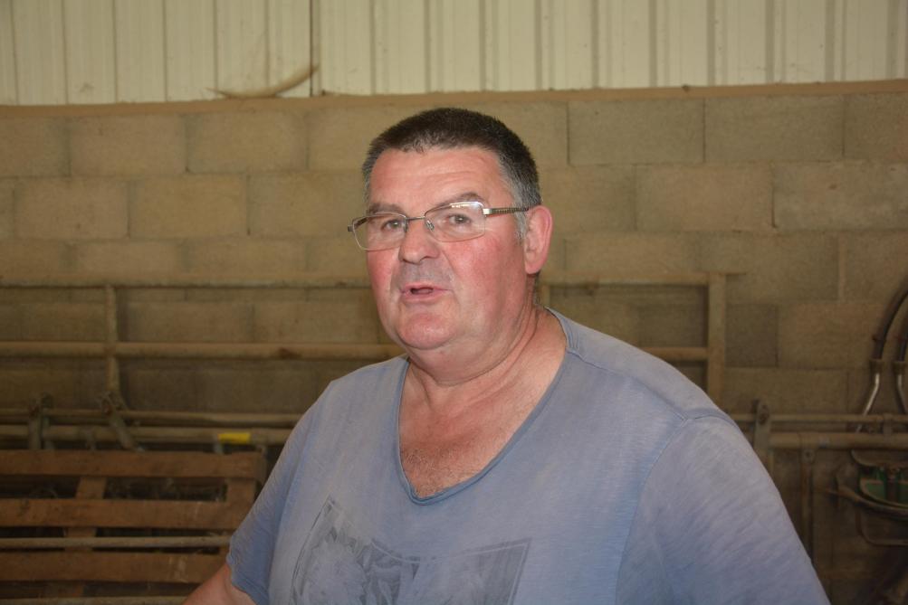 Eric is verantwoordelijk voor het voederen van de dieren en het reinigen van de stallen, maar hij is ook nauw betrokken bij het onderhoud van de uitrusting van de kaasmakerij.