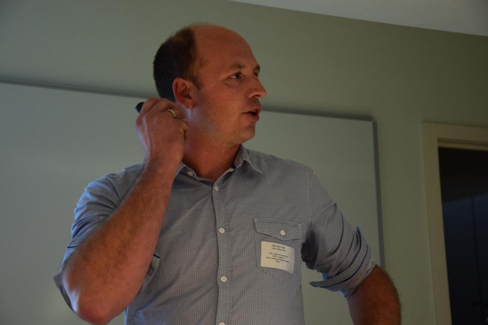 “Wij zijn met kleine stapjes begonnen, door zoveel mogelijk eigen materiaal te gebruiken”, deelt Raf Van Mol.