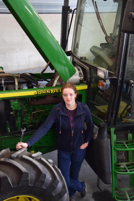 “Wat mijn ouders verraste, was niet wat, maar dat ik wou voortstuderen”, lacht Gina, laastejaarsstudent Landbouwmechanisatie.