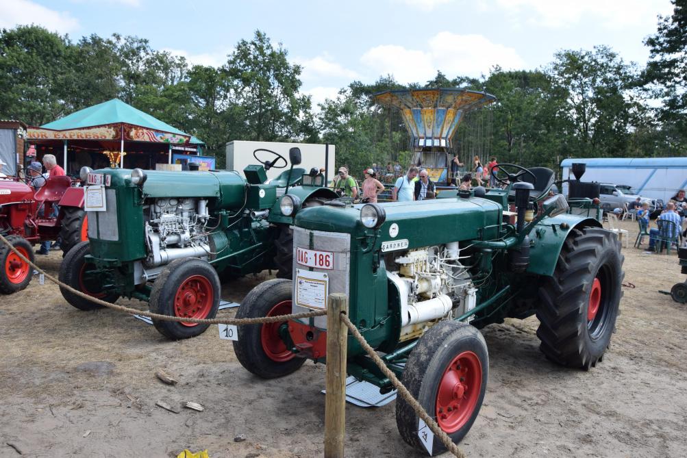 Gardner tractor met 4-cilindermotor (60 pk) een exemplaar uit 1942 en 1943.