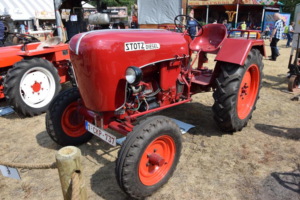 Stotz tractor uit 1957 met 2-cilinder Deutz motor.